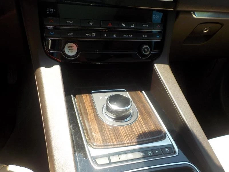 2018 Jaguar F-Pace - Image 16 of 17