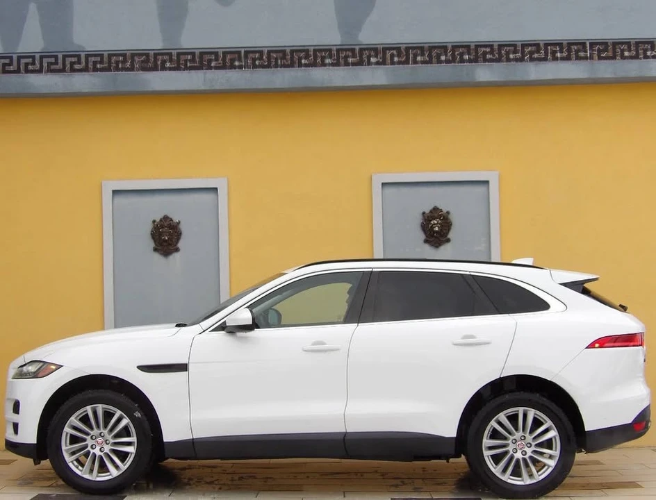2018 Jaguar F-Pace - Image 9 of 18