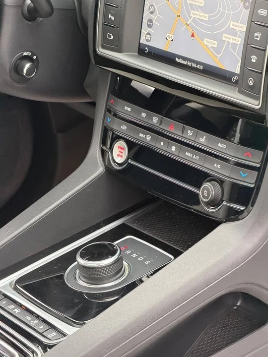 2018 Jaguar F-Pace - Image 17 of 20