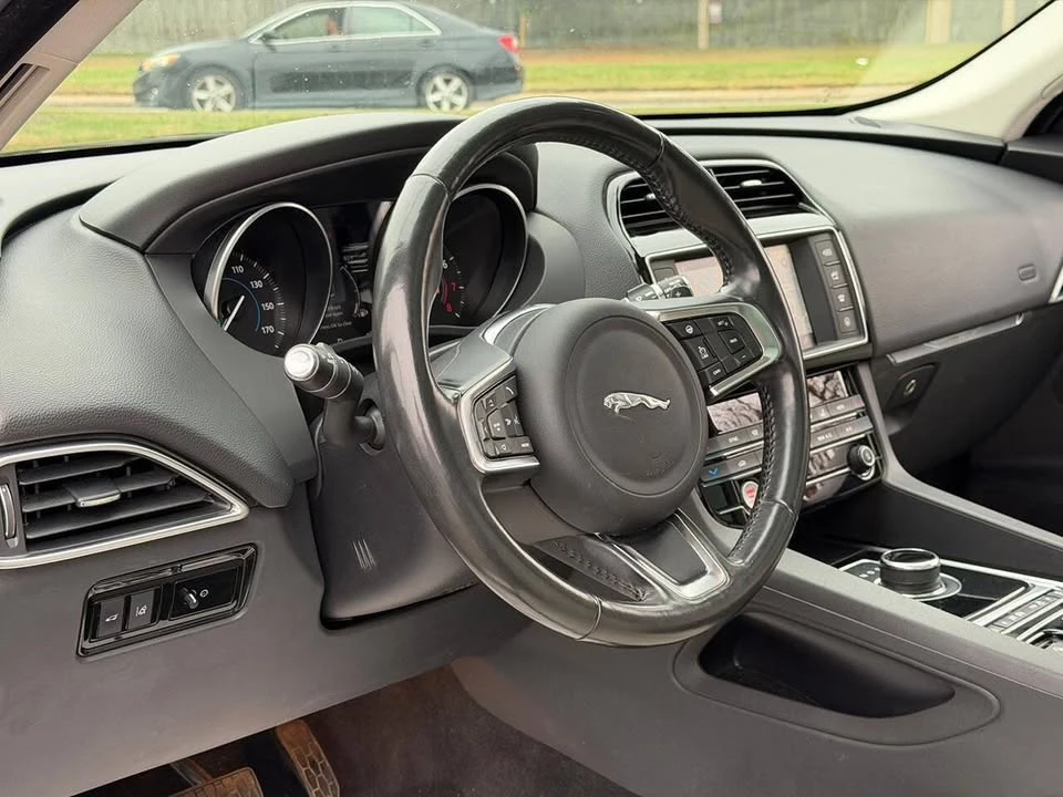 2018 Jaguar F-Pace - Image 15 of 20