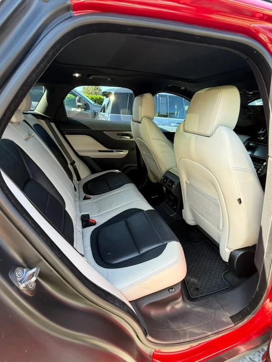 2018 Jaguar F-Pace - Image 9 of 10