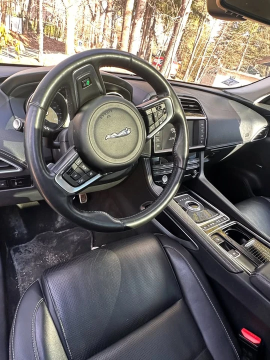 2018 Jaguar F-Pace - Image 6 of 10