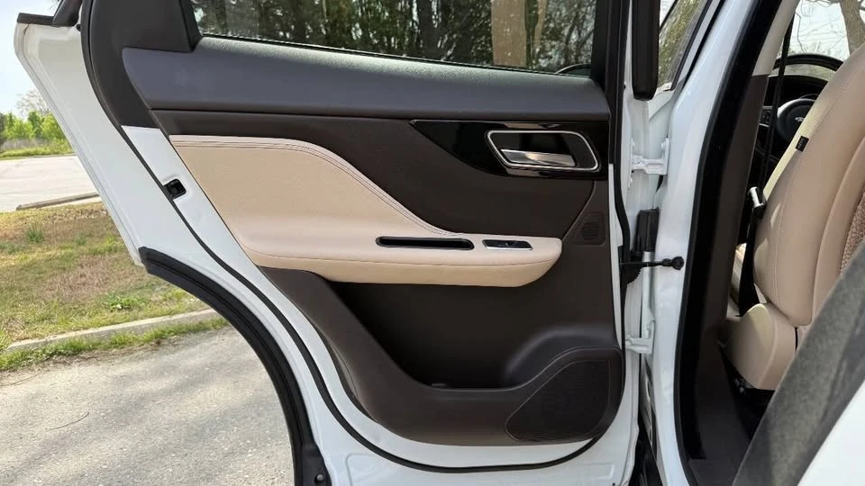 2018 Jaguar F-Pace - Image 17 of 20