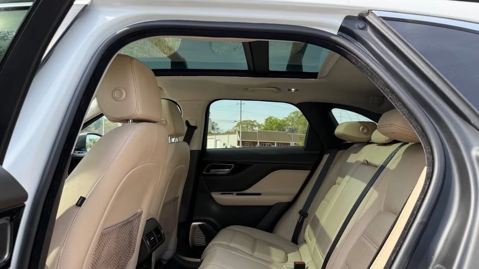 2018 Jaguar F-Pace - Image 19 of 20