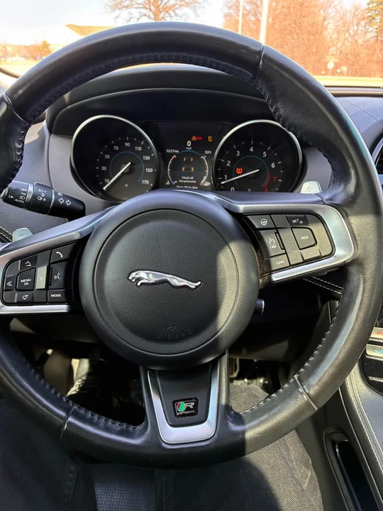2018 Jaguar F-Pace - Image 14 of 15