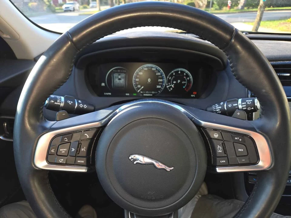 2018 Jaguar F-Pace - Image 6 of 7