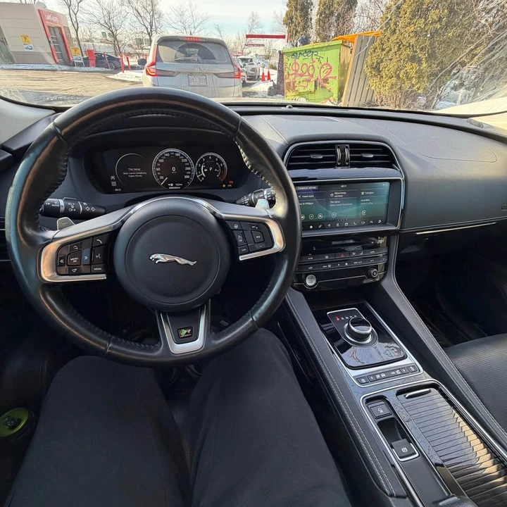 2018 Jaguar F-Pace - Image 9 of 16