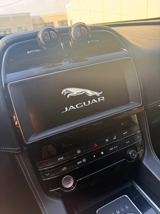 2018 Jaguar F-Pace - Image 5 of 6