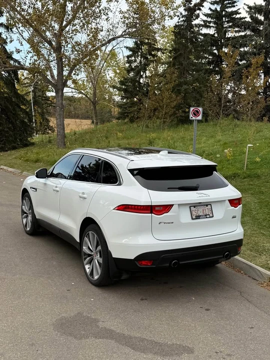 2018 Jaguar F-Pace - Image 2 of 11
