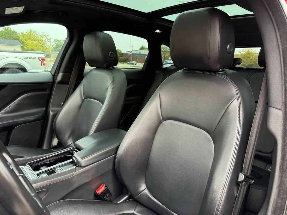 2018 Jaguar F-Pace - Image 2 of 3