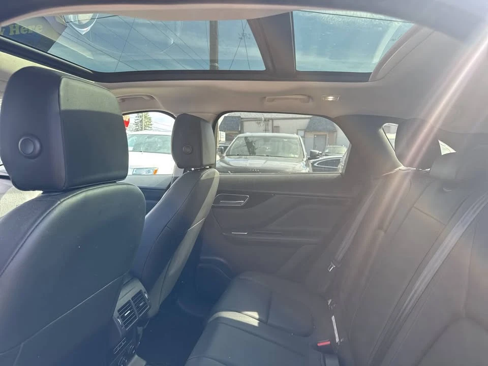 2018 Jaguar F-Pace - Image 7 of 11
