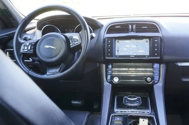 2018 Jaguar F-Pace - Image 16 of 20