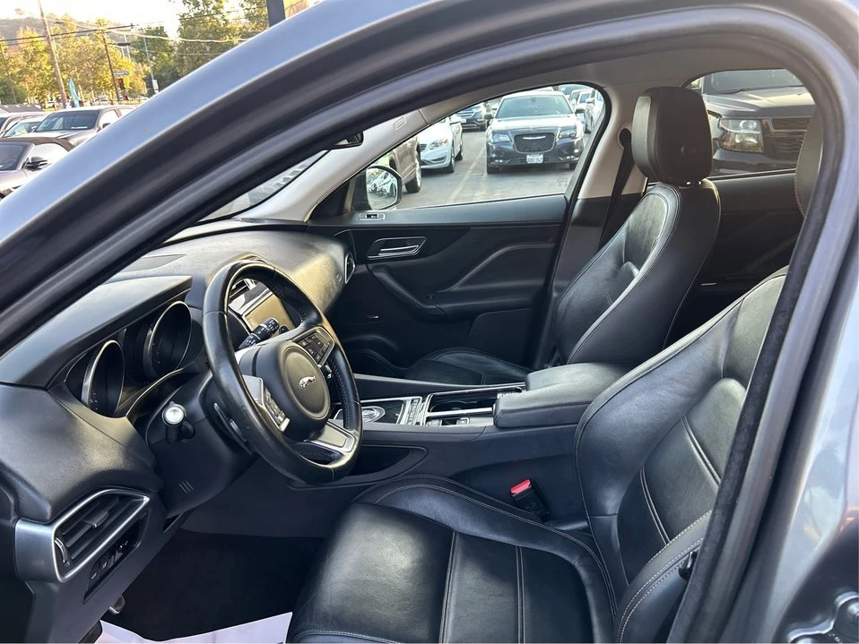 2018 Jaguar F-Pace - Image 9 of 20