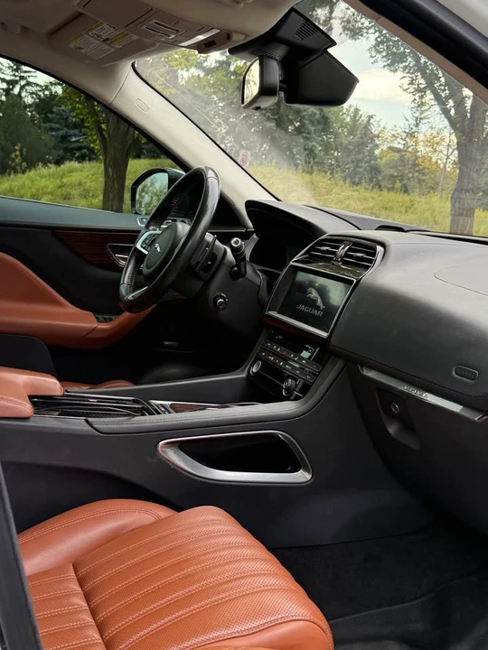 2018 Jaguar F-Pace - Image 5 of 11