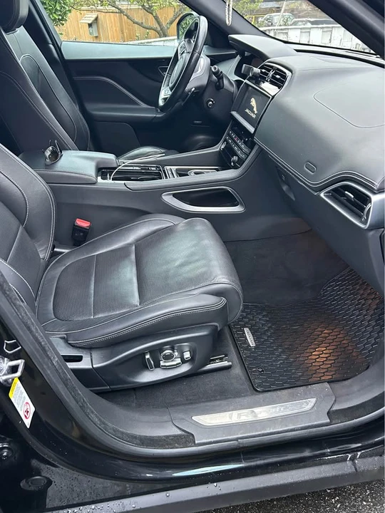 2018 Jaguar F-Pace - Image 17 of 20