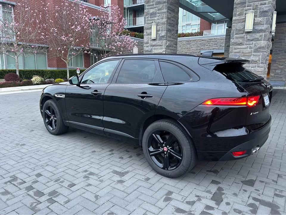 2018 Jaguar F-Pace - Image 15 of 17