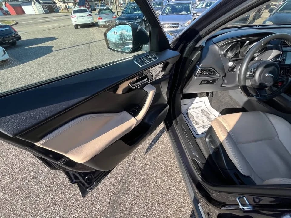 2018 Jaguar F-Pace - Image 11 of 19