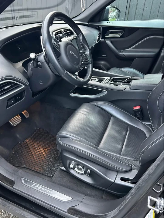 2018 Jaguar F-Pace - Image 11 of 17