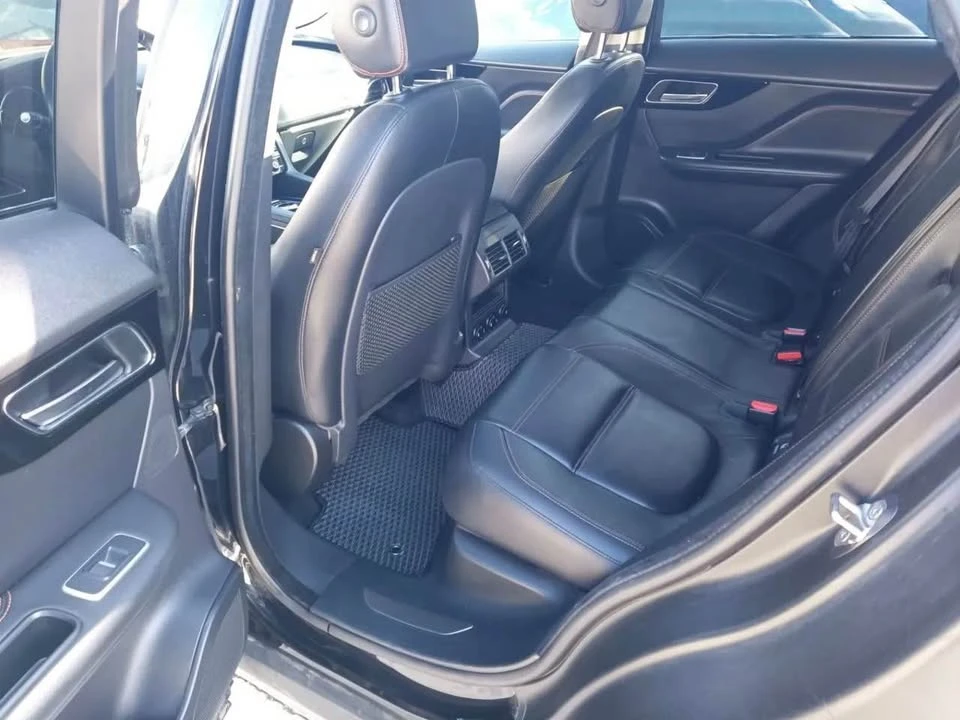 2018 Jaguar F-Pace - Image 16 of 18