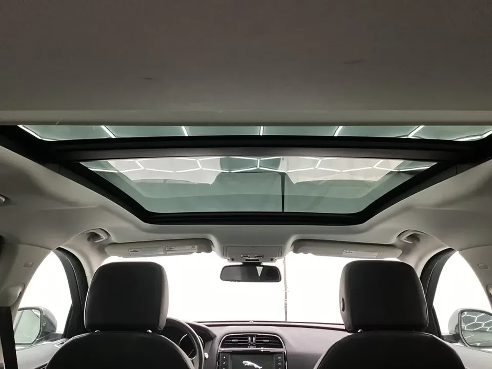 2018 Jaguar F-Pace - Image 9 of 17