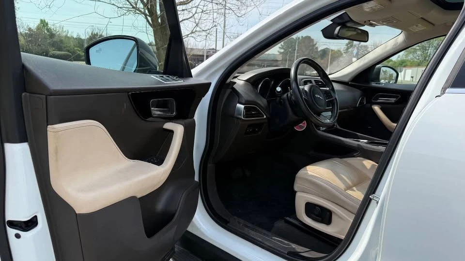 2018 Jaguar F-Pace - Image 11 of 20