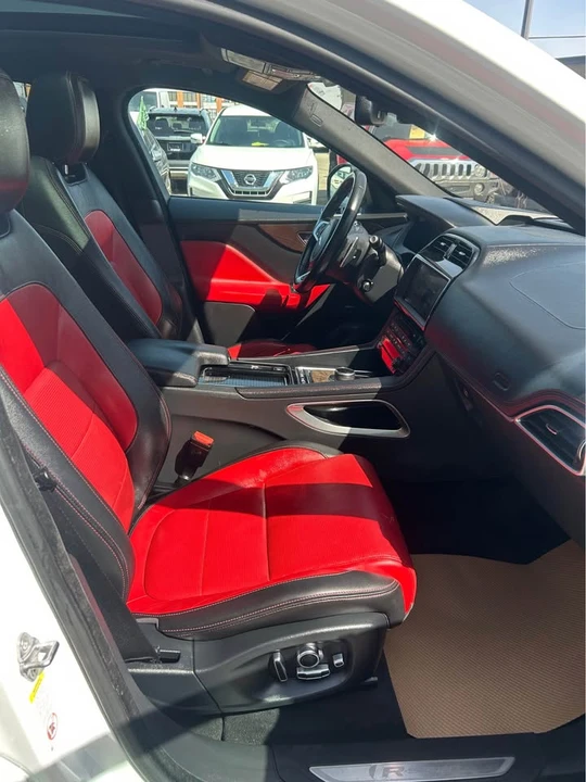 2018 Jaguar F-Pace - Image 7 of 12