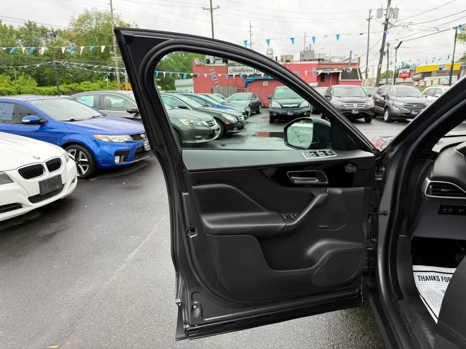 2018 Jaguar F-Pace - Image 17 of 20