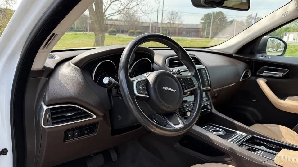 2018 Jaguar F-Pace - Image 10 of 20