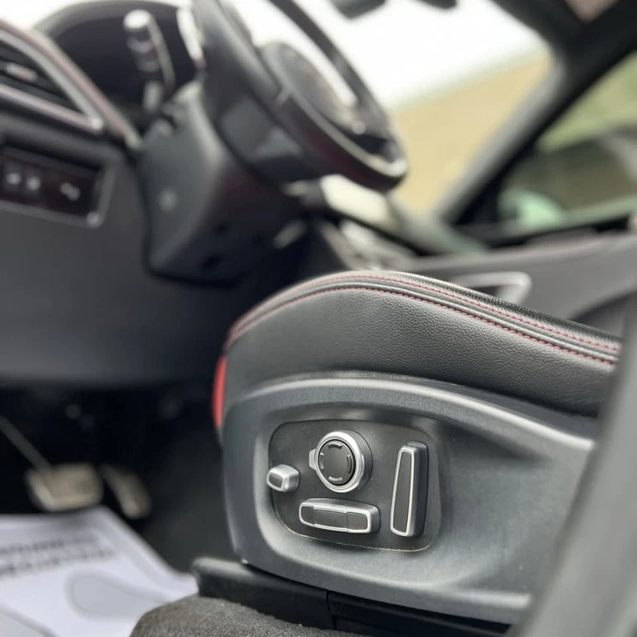2018 Jaguar F-Pace - Image 11 of 15