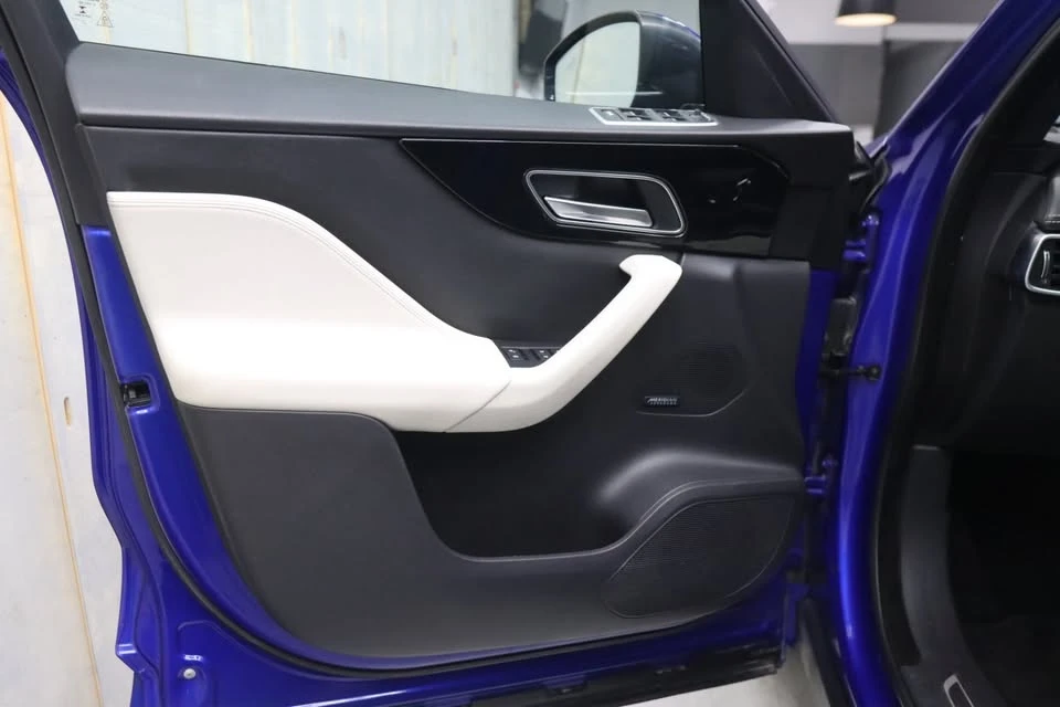 2018 Jaguar F-Pace - Image 9 of 12