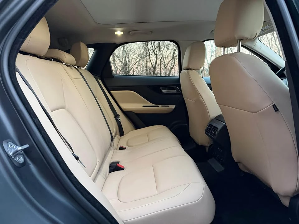 2018 Jaguar F-Pace - Image 6 of 17