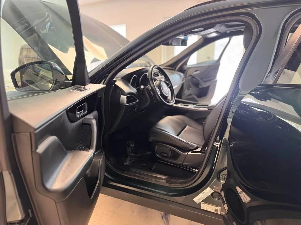 2018 Jaguar F-Pace - Image 9 of 17