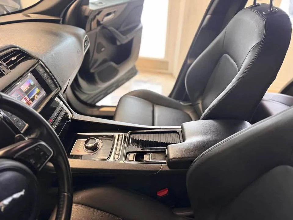 2018 Jaguar F-Pace - Image 14 of 17