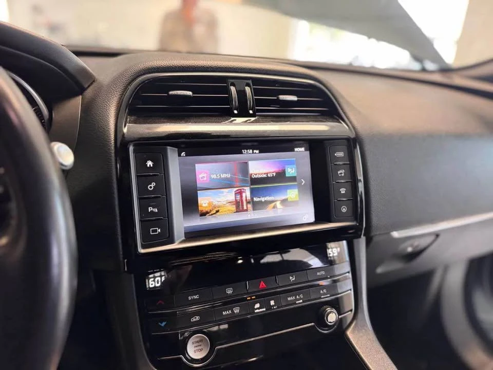 2018 Jaguar F-Pace - Image 13 of 17