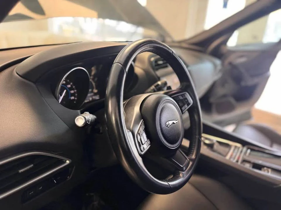 2018 Jaguar F-Pace - Image 11 of 17