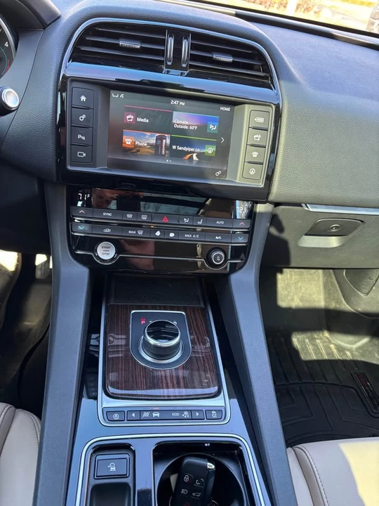 2018 Jaguar F-Pace - Image 8 of 10