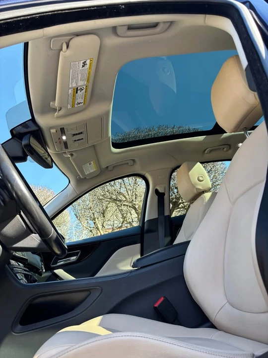 2018 Jaguar F-Pace - Image 9 of 10