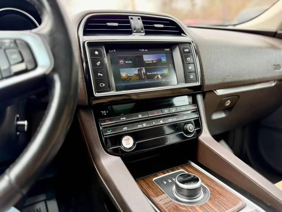 2018 Jaguar F-Pace - Image 17 of 19