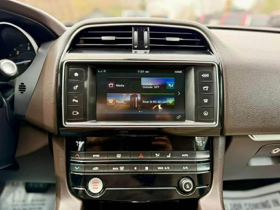 2018 Jaguar F-Pace - Image 13 of 20