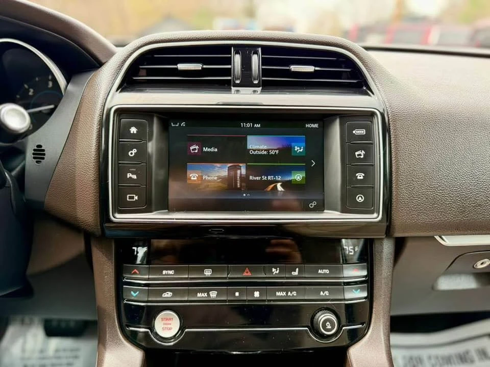 2018 Jaguar F-Pace - Image 12 of 19