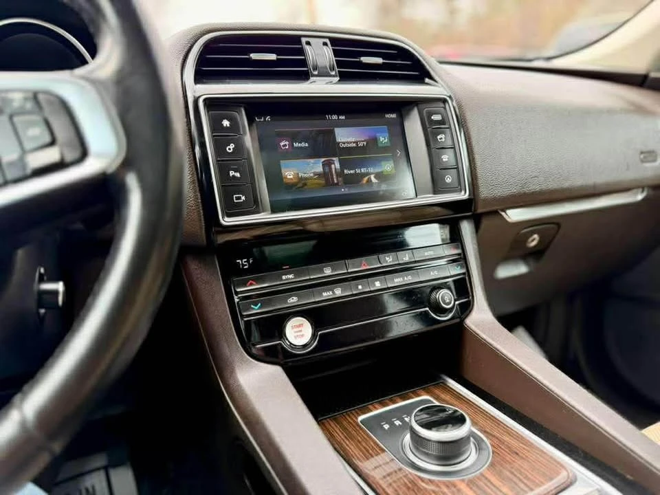 2018 Jaguar F-Pace - Image 17 of 20
