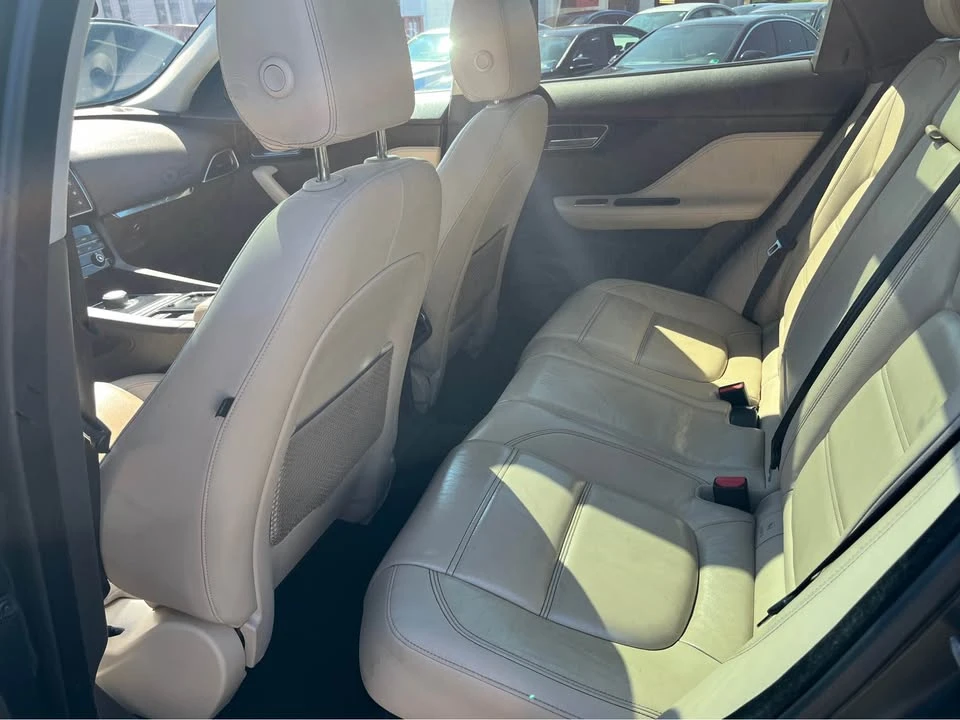 2018 Jaguar F-Pace - Image 13 of 16