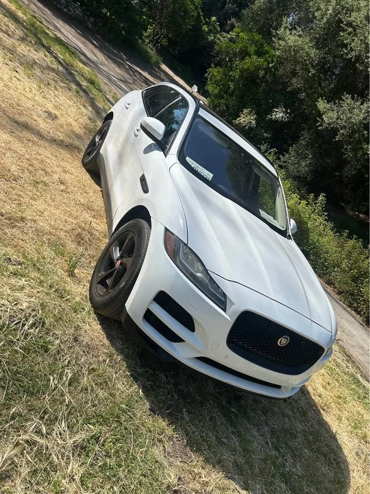 2018 Jaguar F-Pace - Image 2 of 8