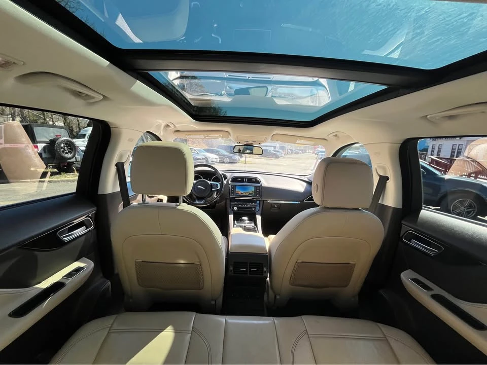 2018 Jaguar F-Pace - Image 15 of 16