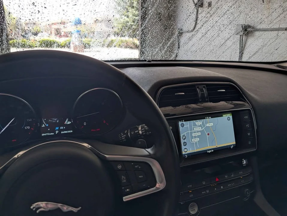 2018 Jaguar F-Pace - Image 11 of 17