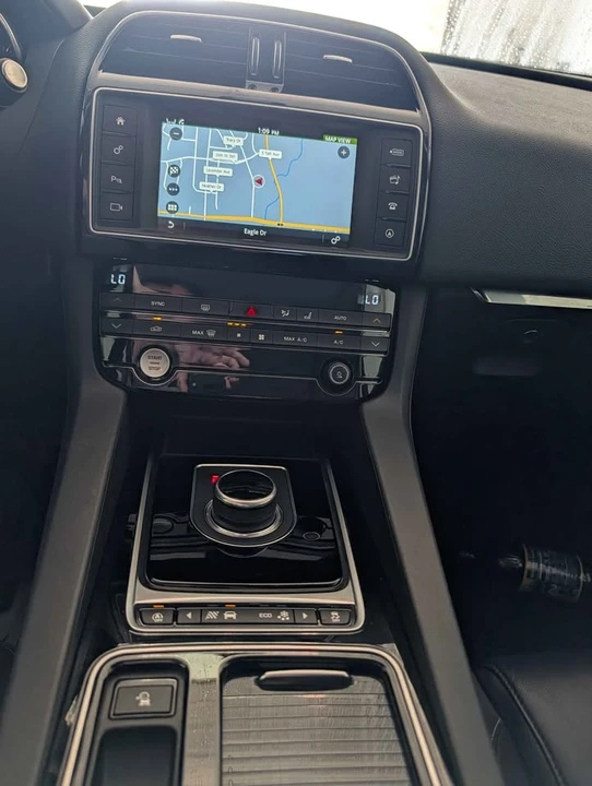 2018 Jaguar F-Pace - Image 13 of 17