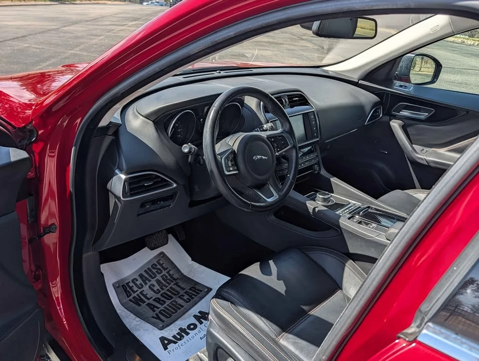 2018 Jaguar F-Pace - Image 15 of 17