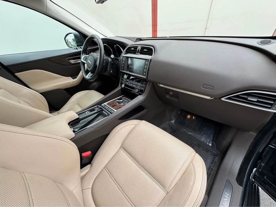 2018 Jaguar F-Pace - Image 15 of 18