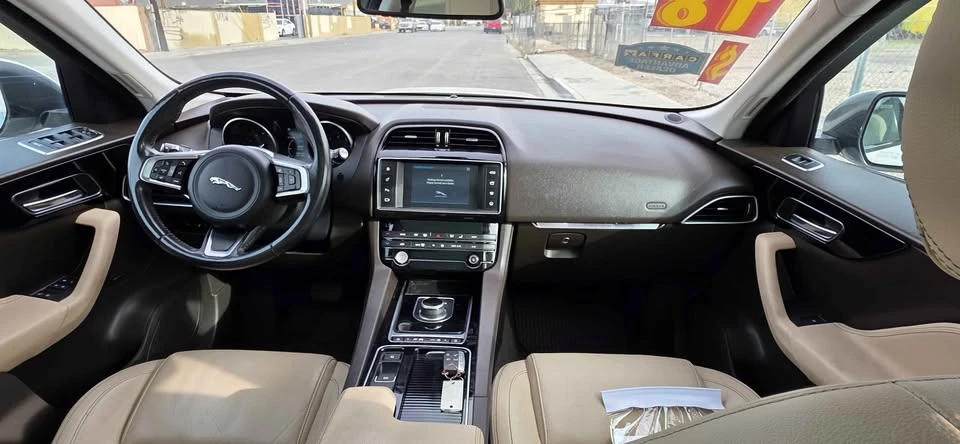 2018 Jaguar F-Pace - Image 10 of 17