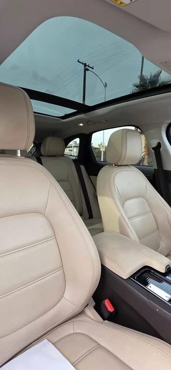 2018 Jaguar F-Pace - Image 8 of 17